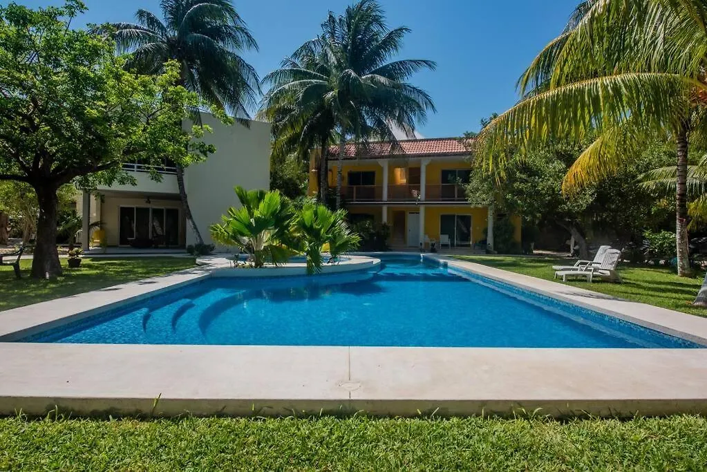 Marysol Beachfront Next To Nomads D6 Isla Mujeres Apartment
